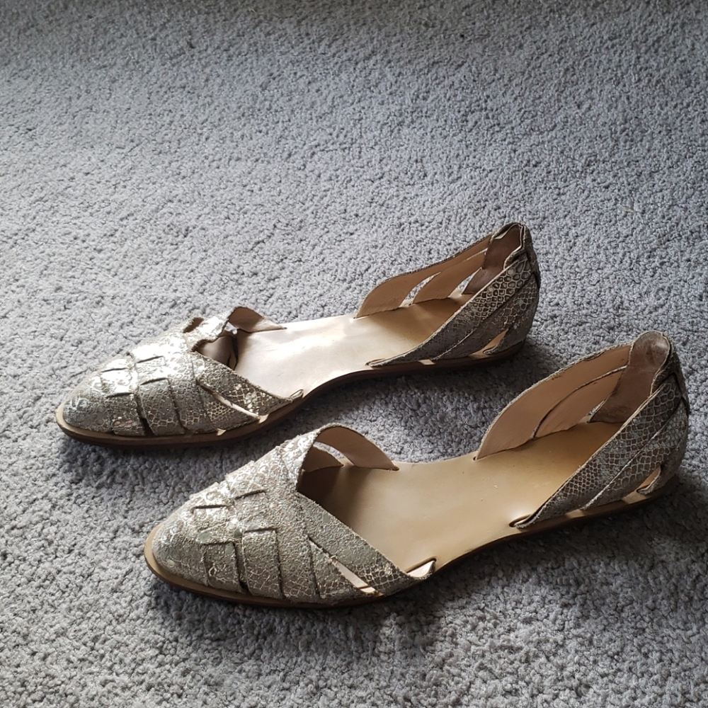 Vince Camuto flats size 9